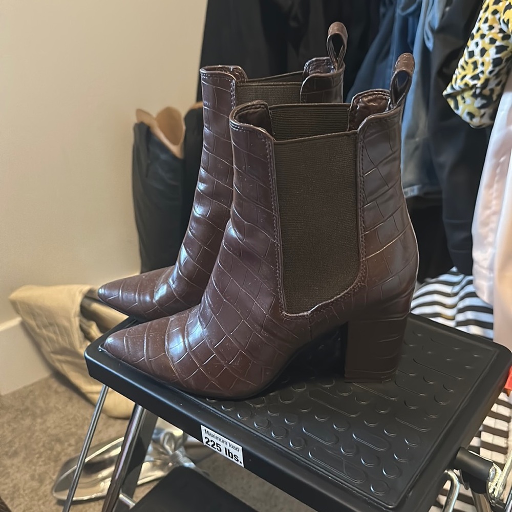 Women's brown bootie